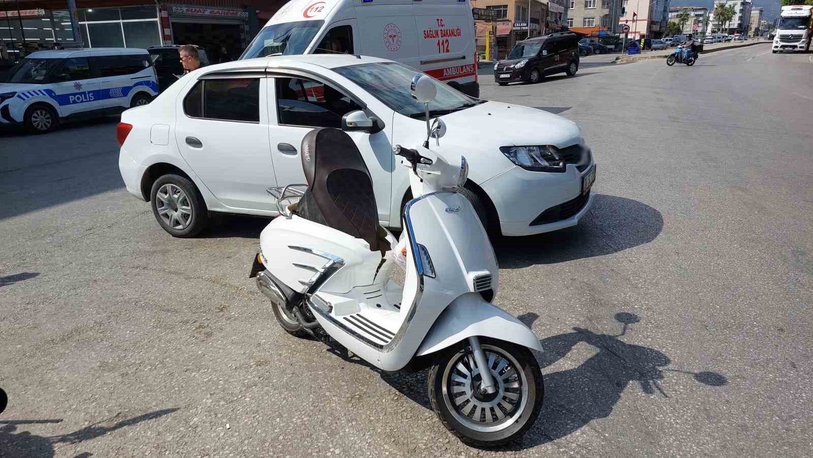 samsunda-otomobil-ile-motosiklet-carpisti-1-yarali