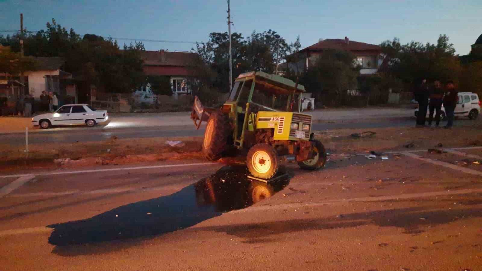 samsunda-otomobil-ile-traktor-carpisti-3-yarali