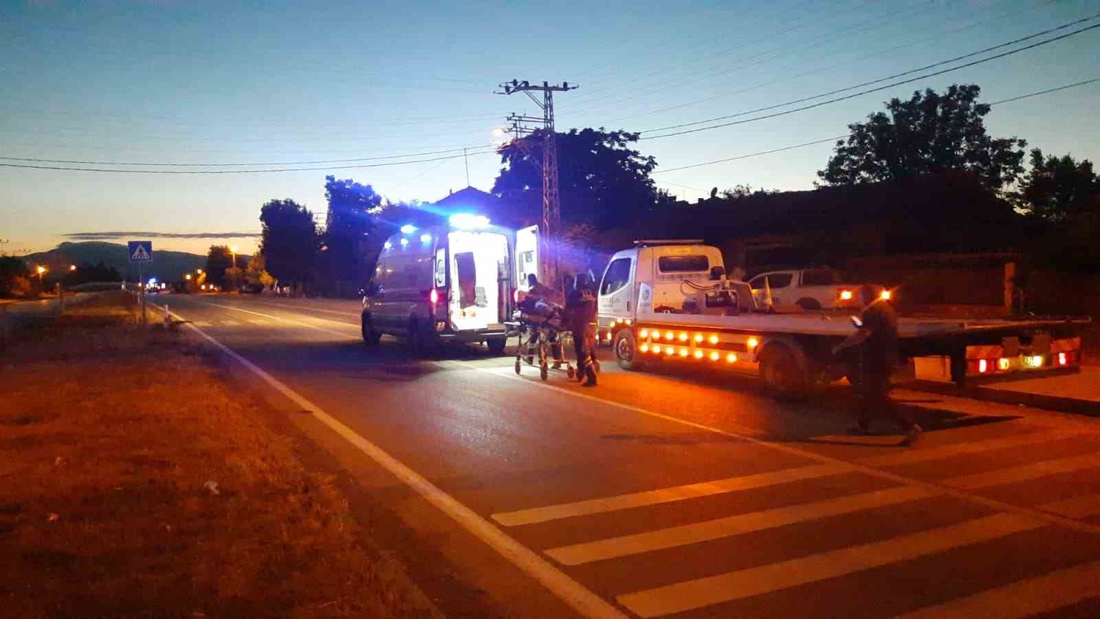 samsunda-otomobil-ile-traktor-carpisti-3-yarali