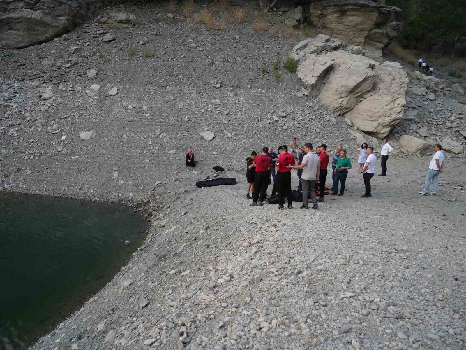 serinlemek-icin-baraj-golune-giren-cocuk-boguldu