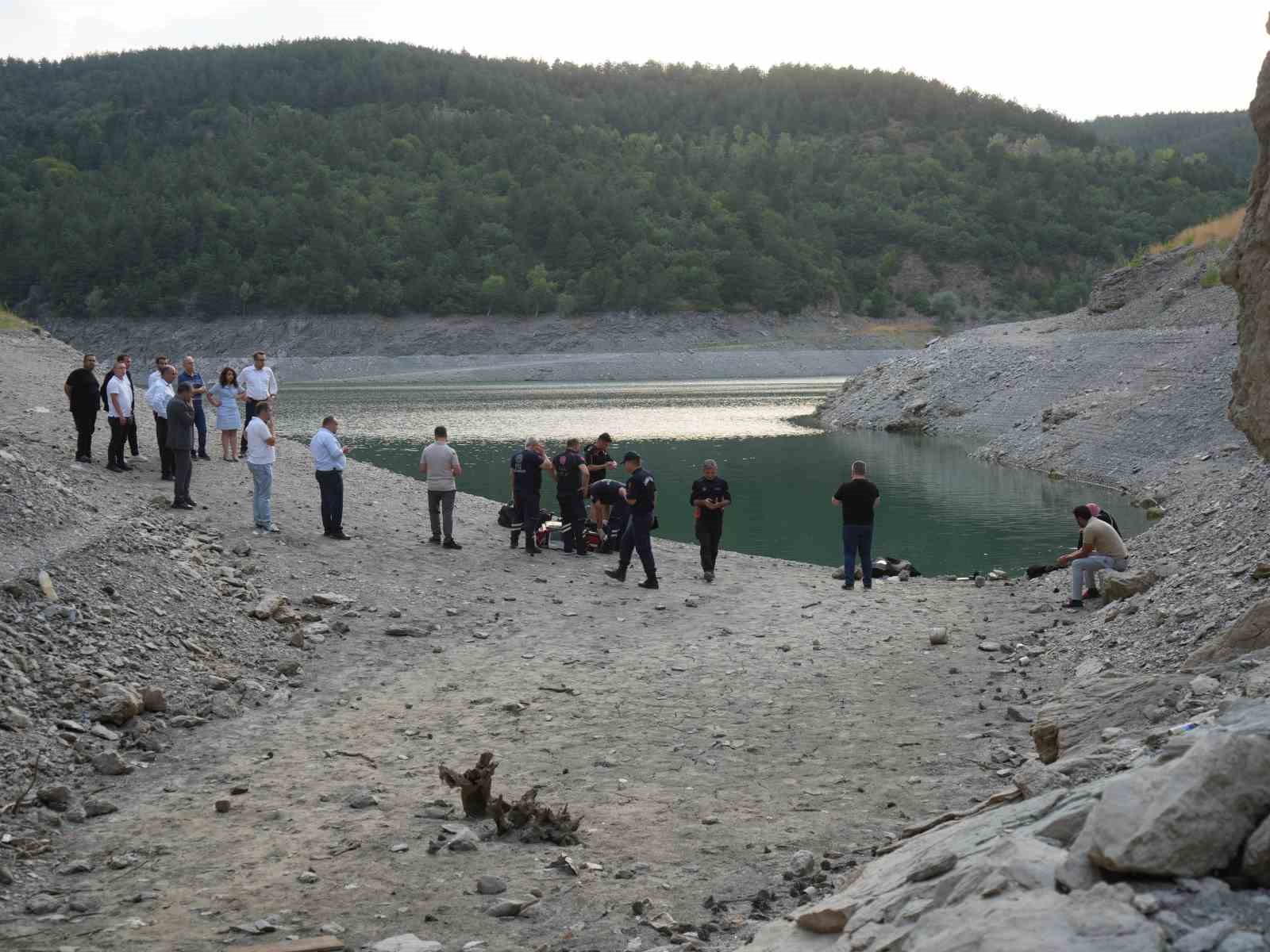 serinlemek-icin-baraj-golune-giren-cocuk-boguldu