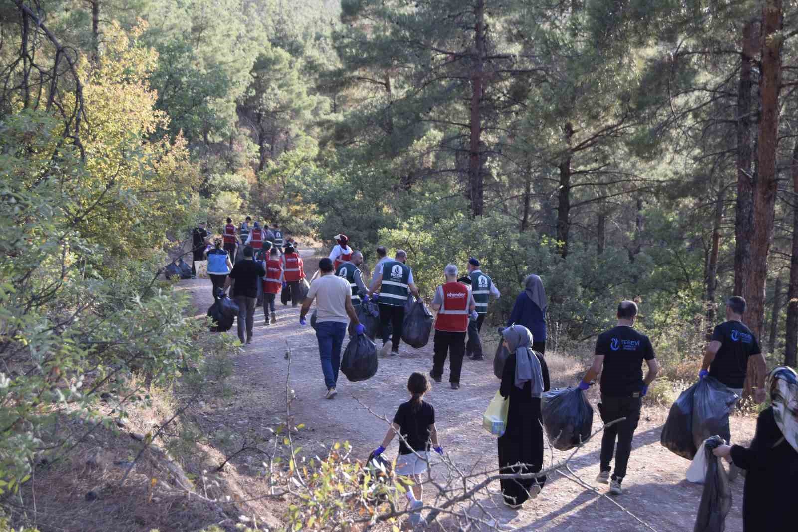 sivil-toplum-kuruluslarindan-ormanda-temizlik-seferberligi