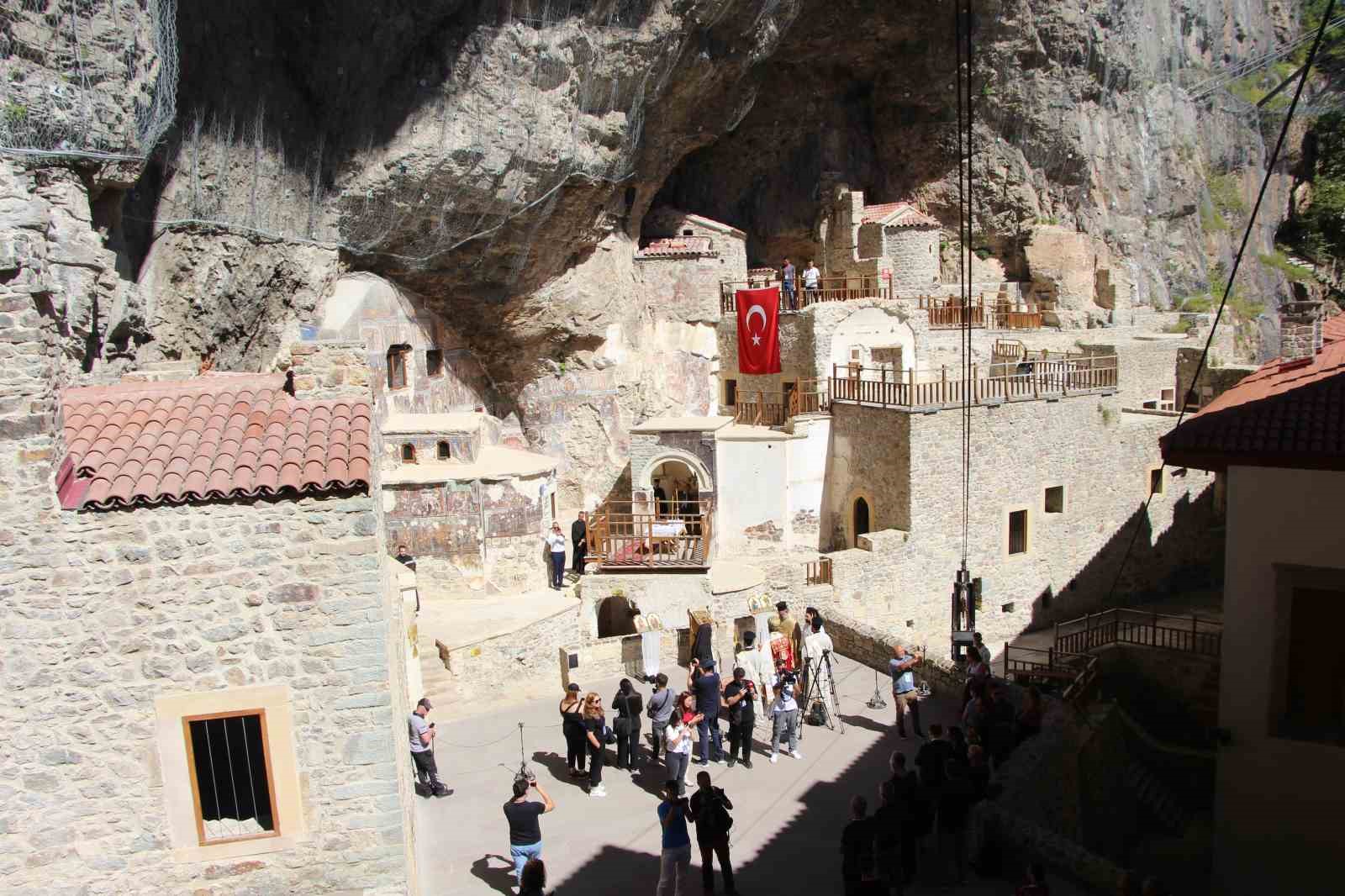 sumela-manastirinda-12-ayin
