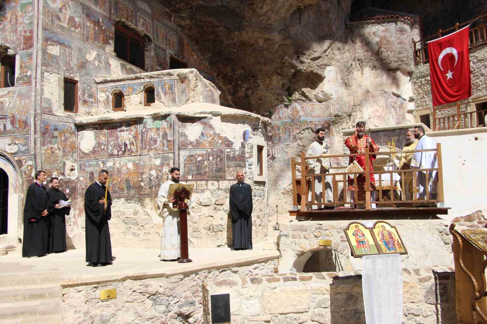 sumela-manastirinda-12-ayin
