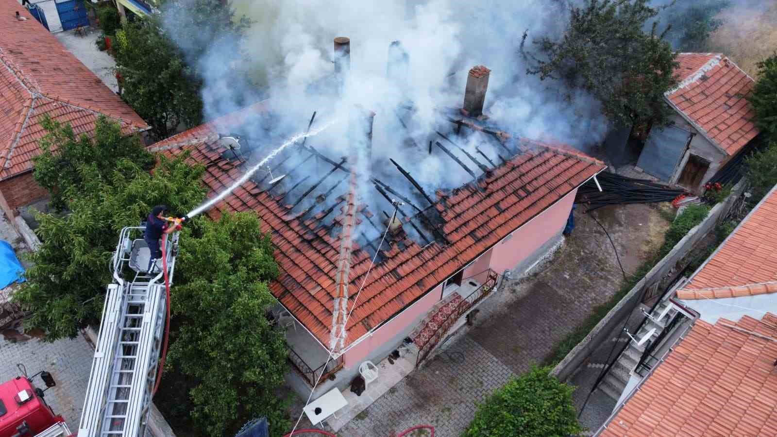 tandirda-yakilan-ates-evi-kule-ceviriyordu