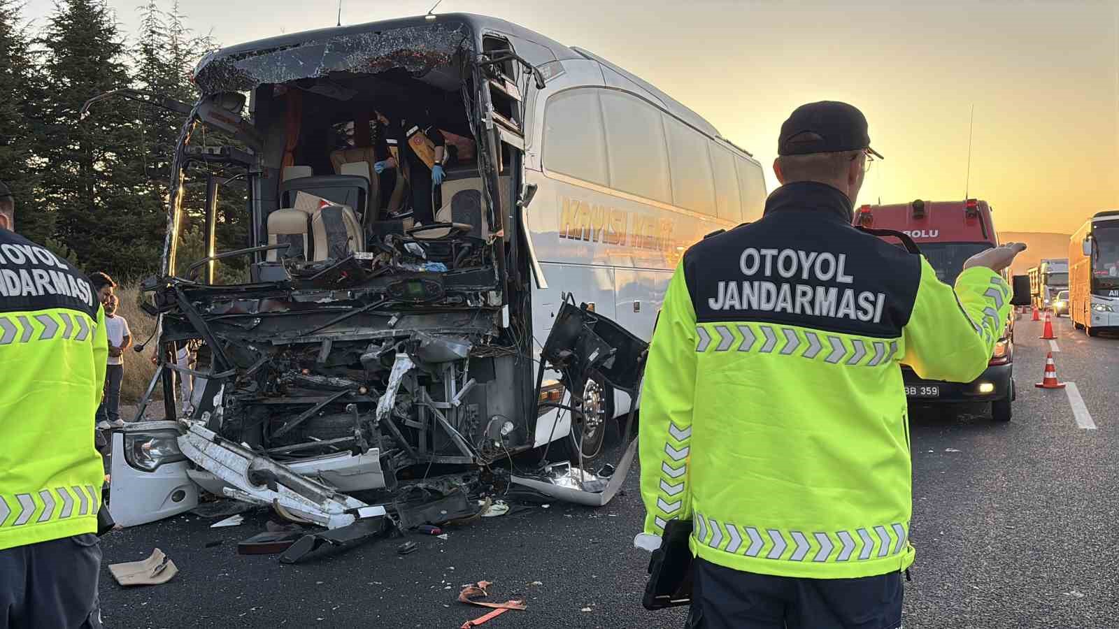 temde-yolcu-otobusu-ile-sogan-yuklu-kamyon-carpisti-1-olu-10-yarali