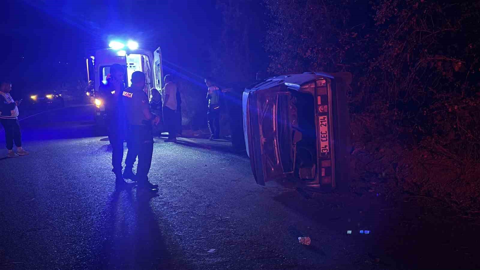 tofas-fiat-otomobil-yan-yatti-surucu-olay-yerinden-kacti