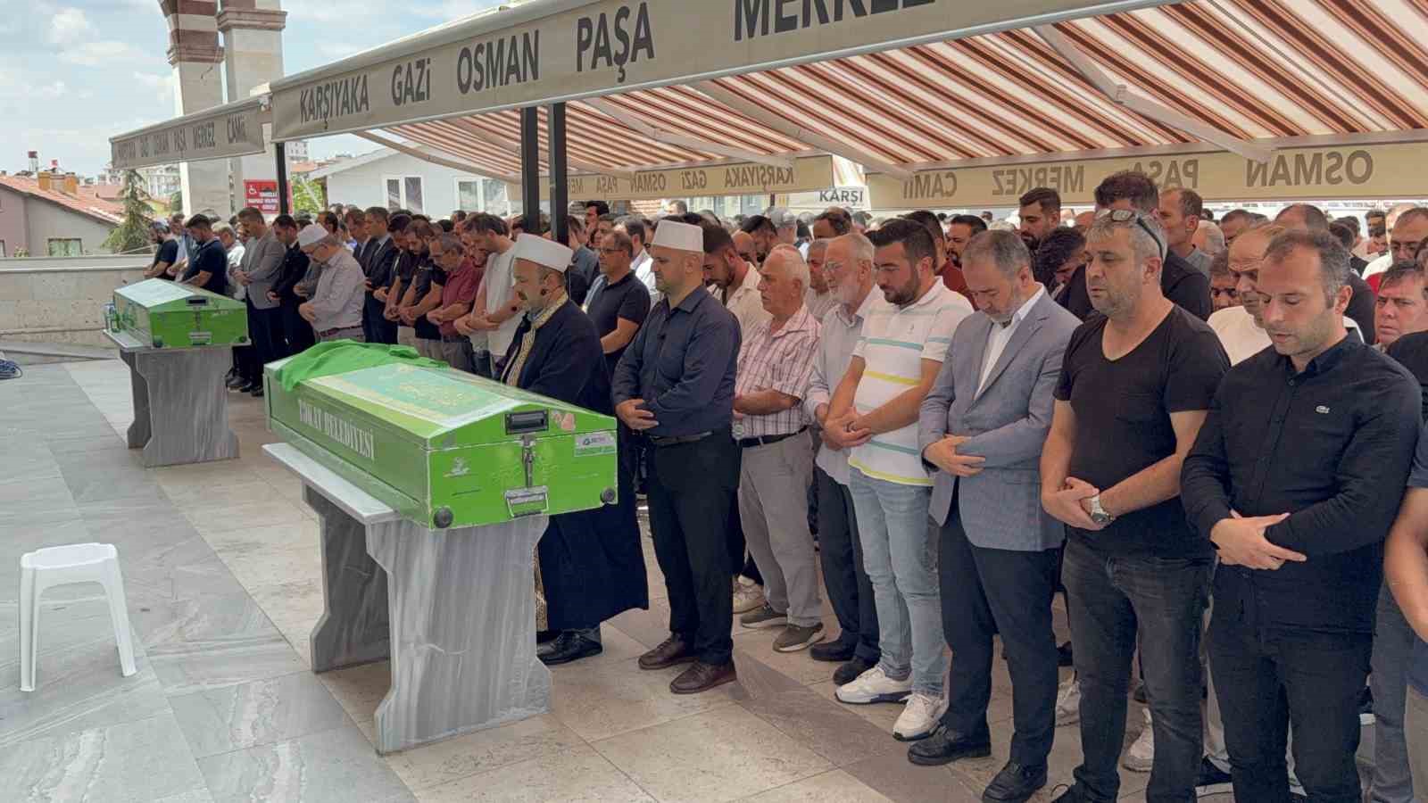 tokatta-otomobilin-carptigi-motosikletli-cift-topraga-verildi