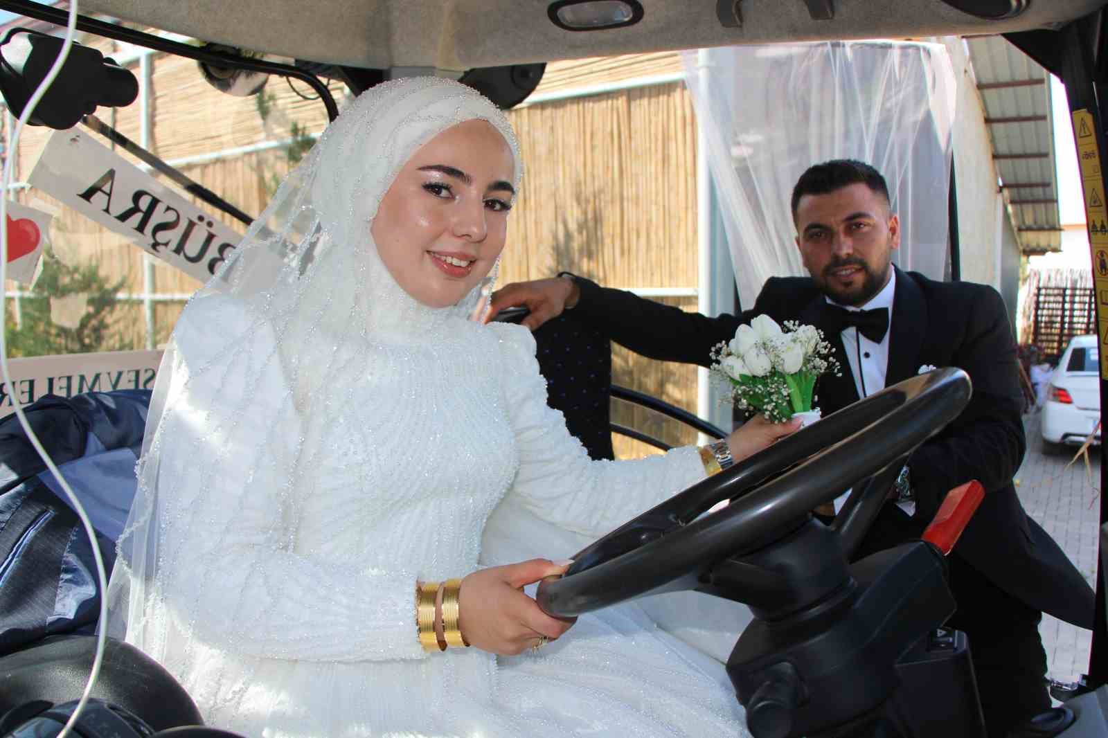 traktor-gelin-arabasi-oldu-gelin-direksiyona-gecti