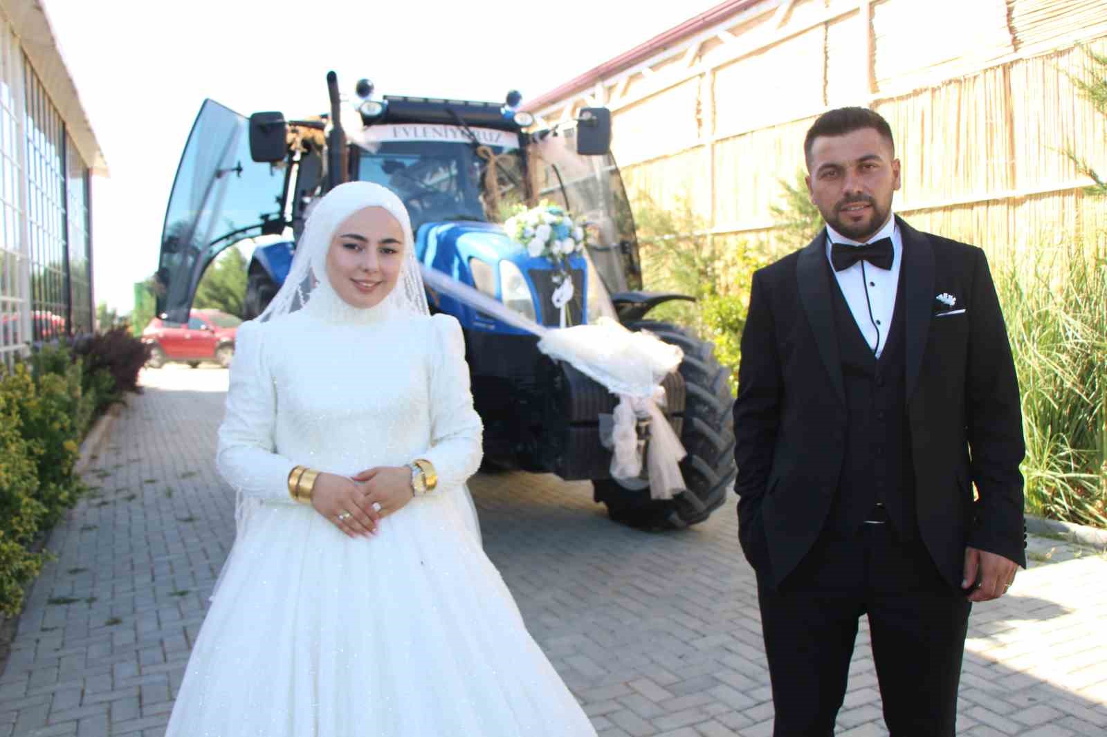 traktor-gelin-arabasi-oldu-gelin-direksiyona-gecti