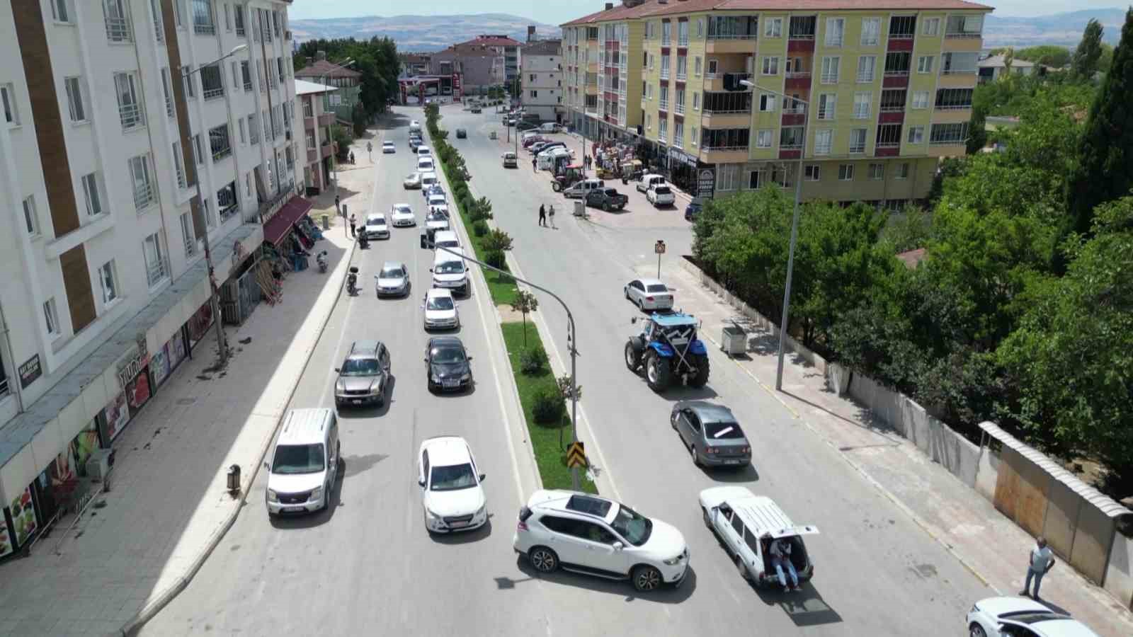 traktor-gelin-arabasi-oldu-gelin-direksiyona-gecti