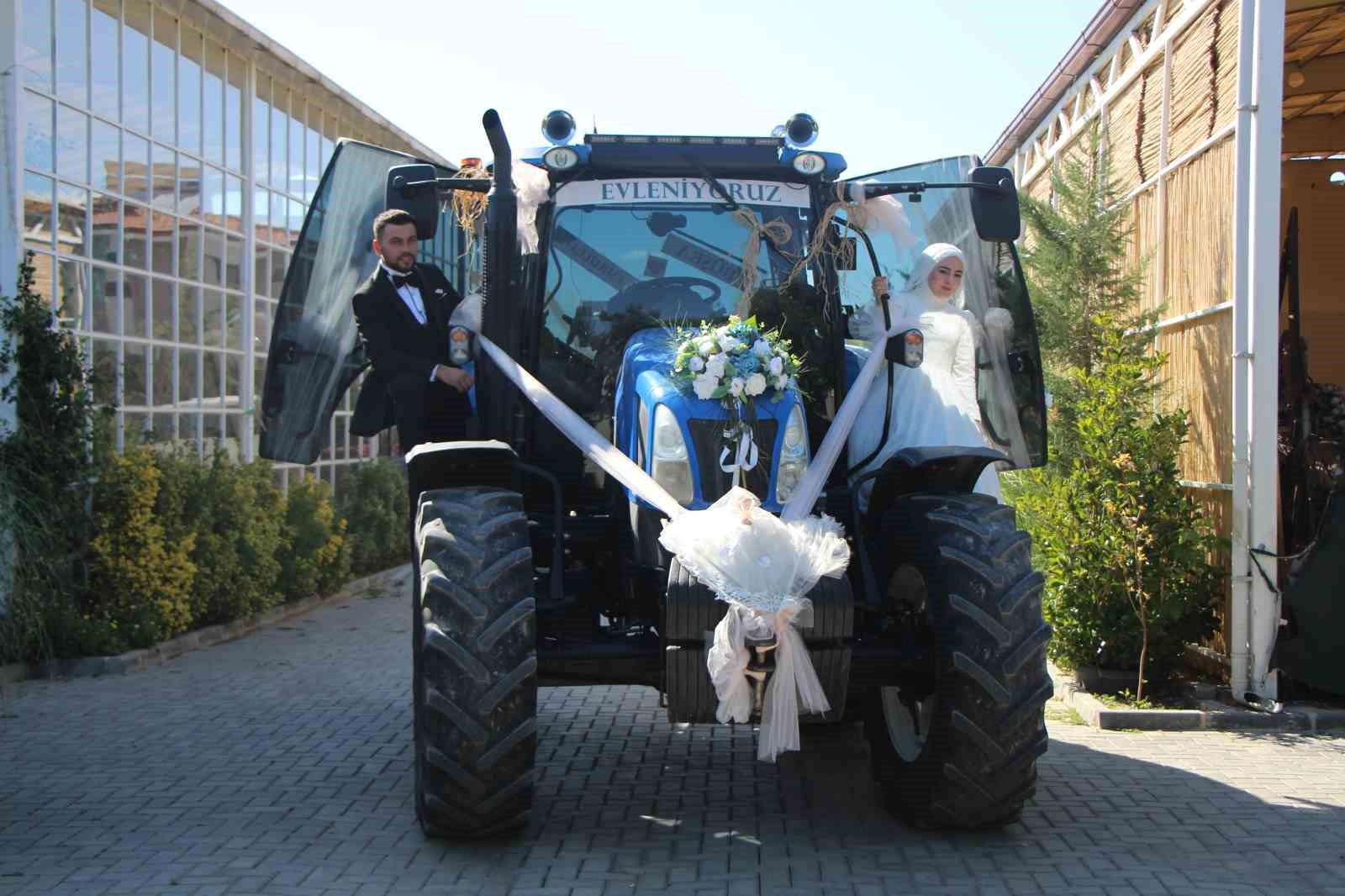traktor-gelin-arabasi-oldu-gelin-direksiyona-gecti