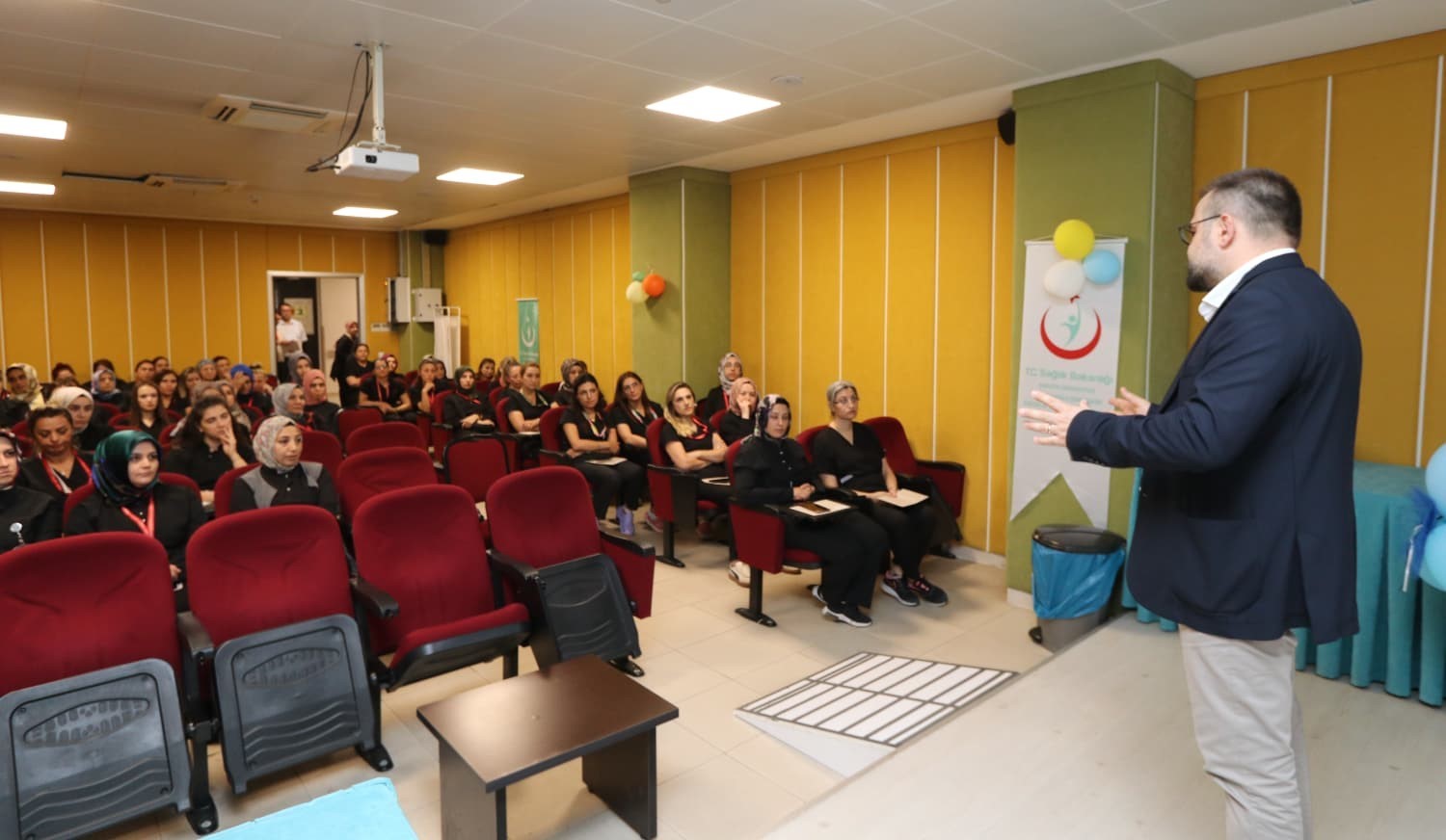 yeni-bashekim-sezginden-personelle-toplanti