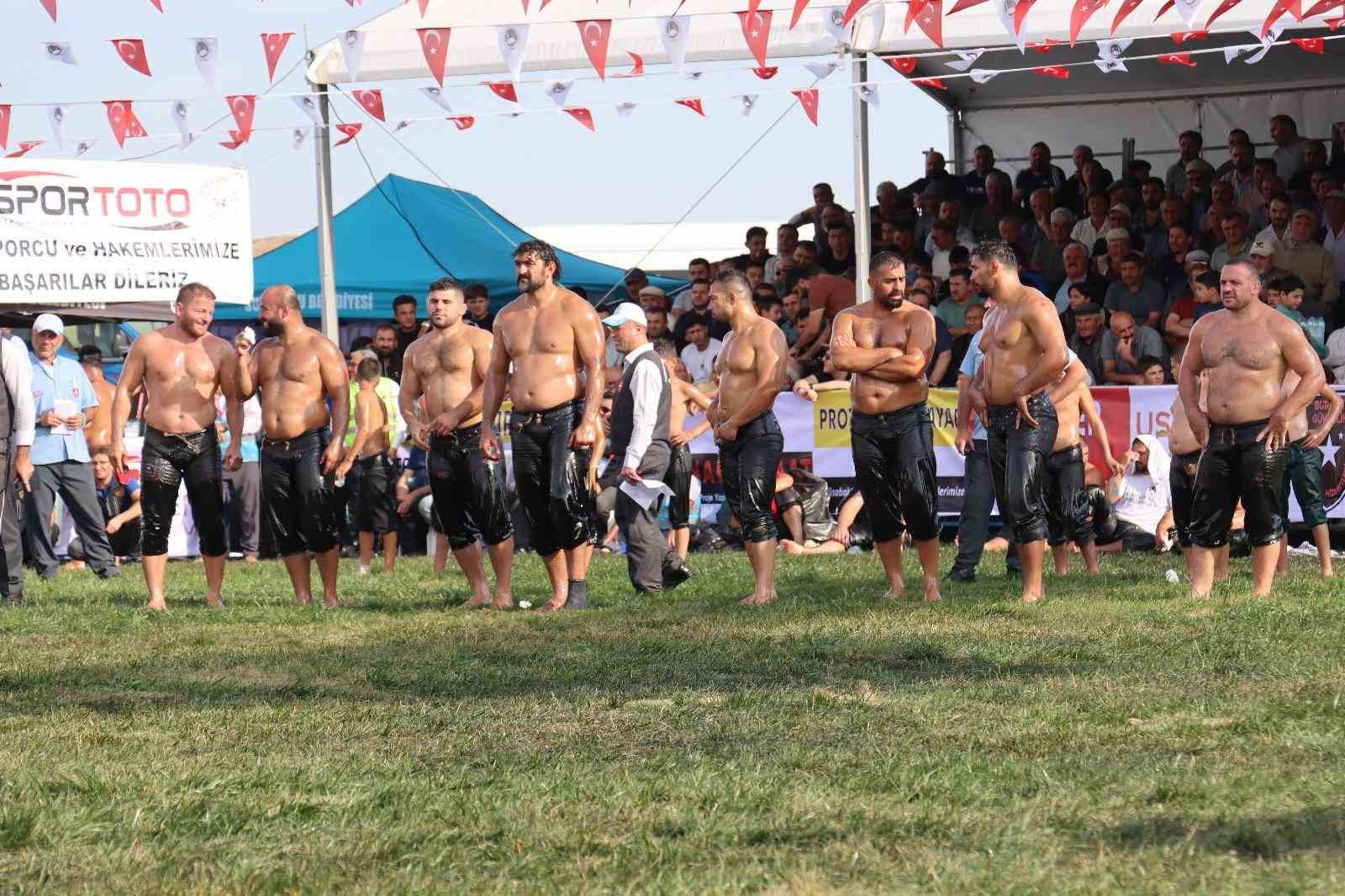 14-yil-aradan-sonra-duzenlenen-yagli-pehlivan-gureslerine-yogun-ilgi