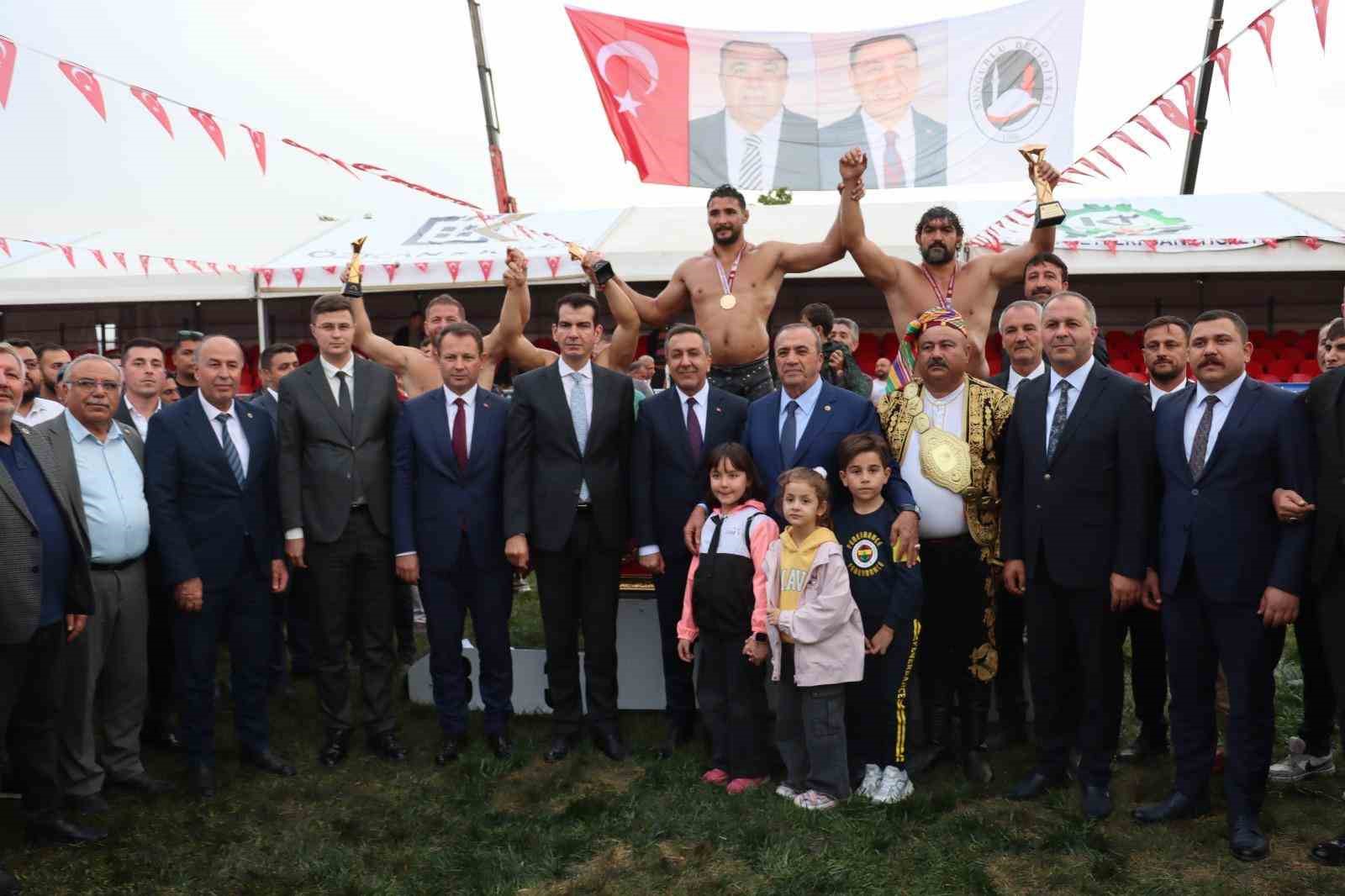 14-yil-aradan-sonra-duzenlenen-yagli-pehlivan-gureslerine-yogun-ilgi