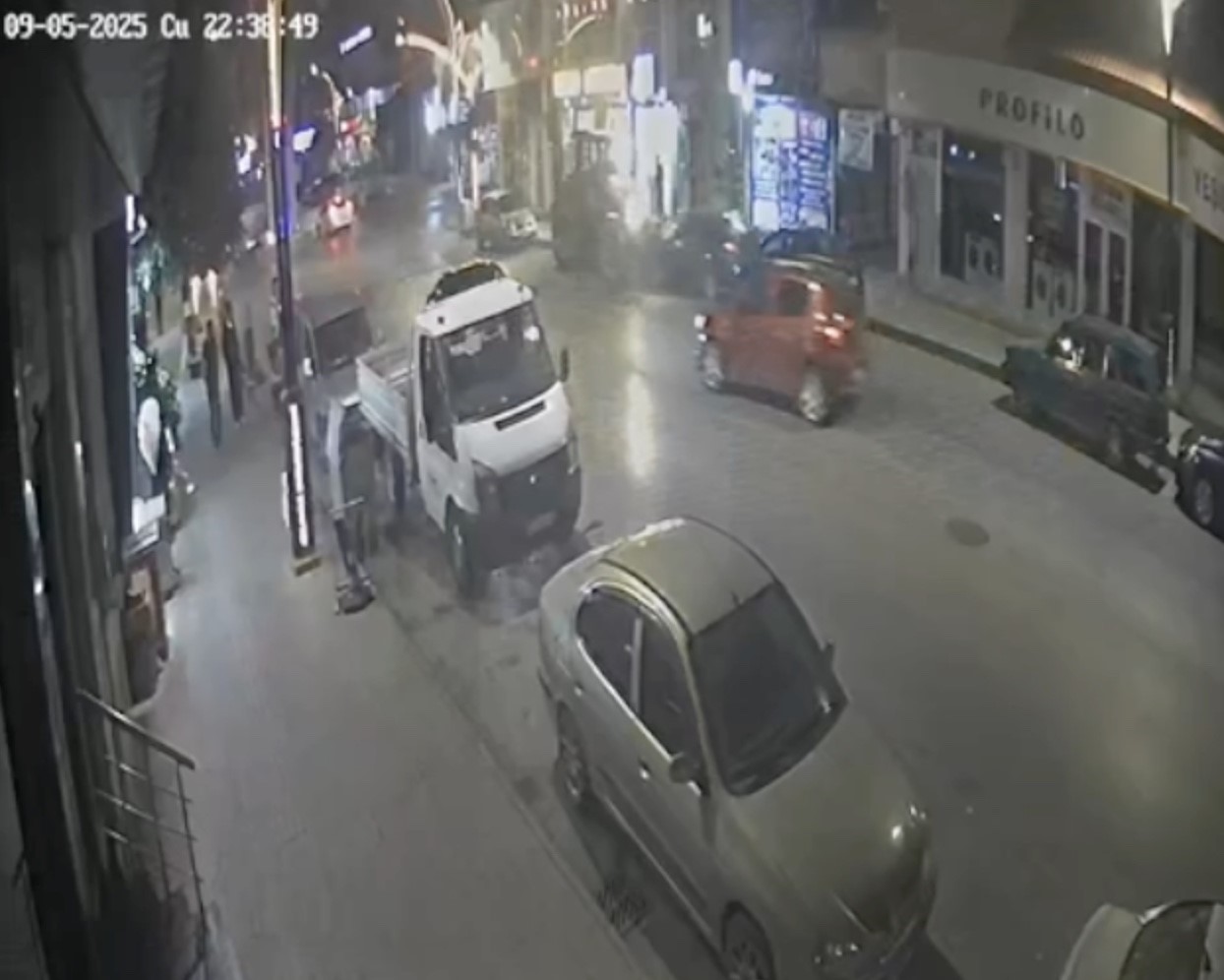 alkollu-traktor-surucusu-3-araca-carparak-durabildi-o-anlar-kamerada