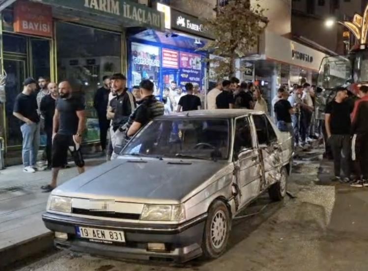 alkollu-traktor-surucusu-3-araca-carparak-durabildi-o-anlar-kamerada