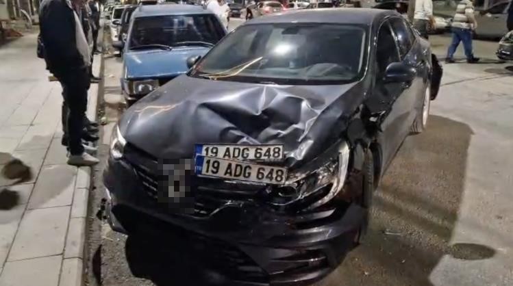 alkollu-traktor-surucusu-3-araca-carparak-durabildi-o-anlar-kamerada