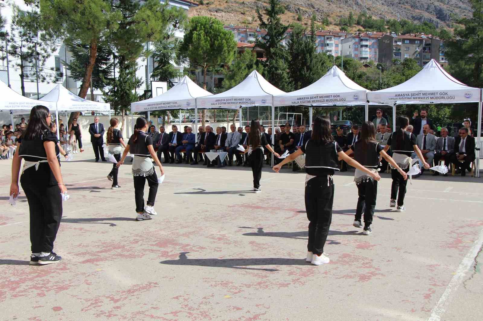 amasyada-ogrencilere-kotu-ornek-olan-toren-krizi-baskan-elestirdi-vali-cevap-verdi