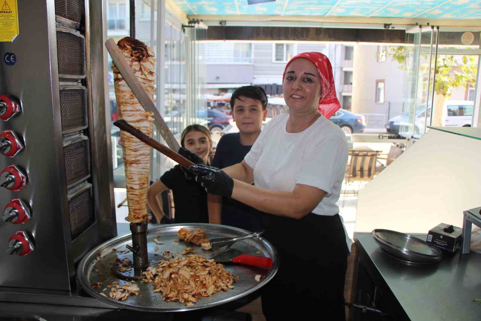 amasyanin-tek-kadin-doner-ustasina-en-cok-kadinlar-sasiriyor
