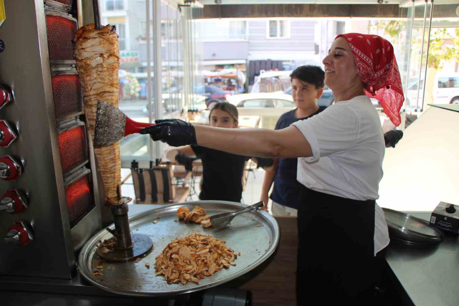 amasyanin-tek-kadin-doner-ustasina-en-cok-kadinlar-sasiriyor