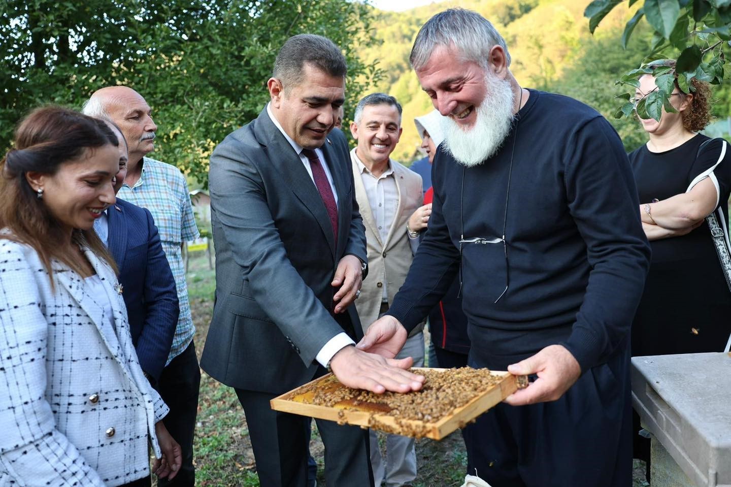 ana-dokunusuyla-ari-sutu-degerleniyor
