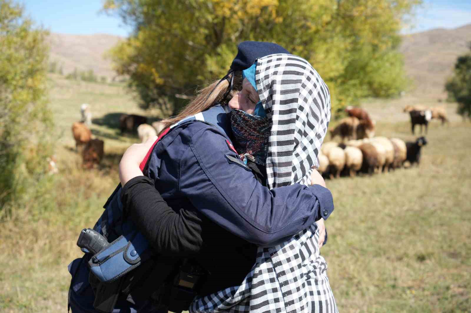 bayburtta-kaybolan-13-koyun-jandarma-ekiplerince-dagda-bulundu