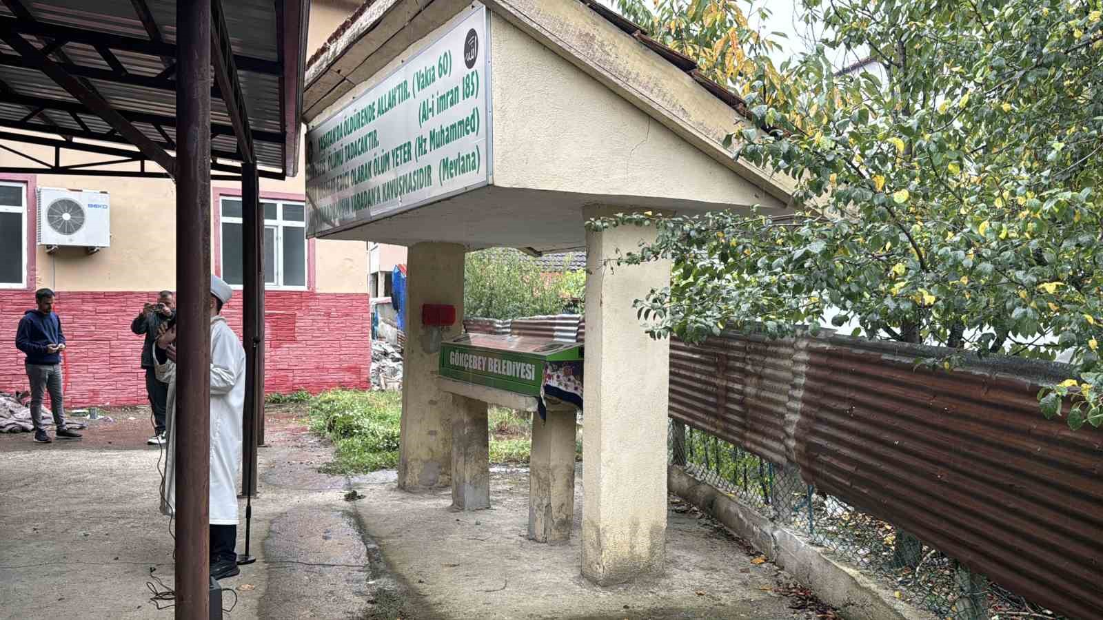bicakli-kavgada-yasamini-yitiren-kadin-topraga-verildi