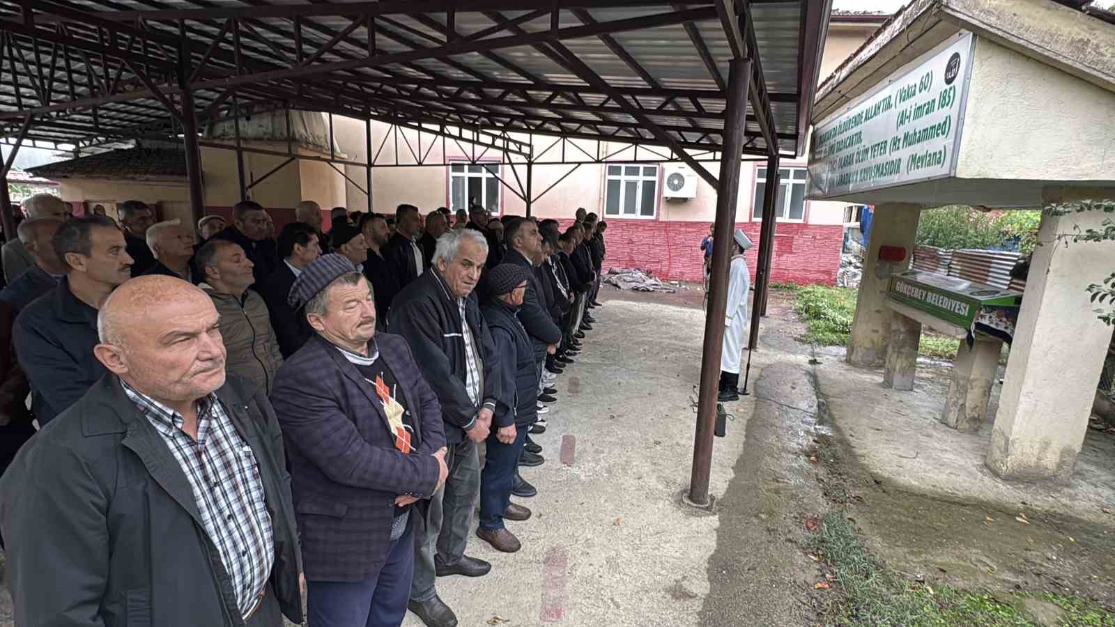bicakli-kavgada-yasamini-yitiren-kadin-topraga-verildi