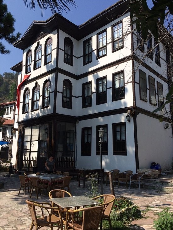 bir-tarih-yok-oldu-geriye-kulleri-kaldi