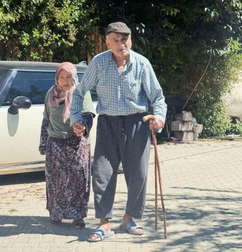 boluda-ahsap-evde-cikan-yanginda-yasli-cift-hayatini-kaybetti