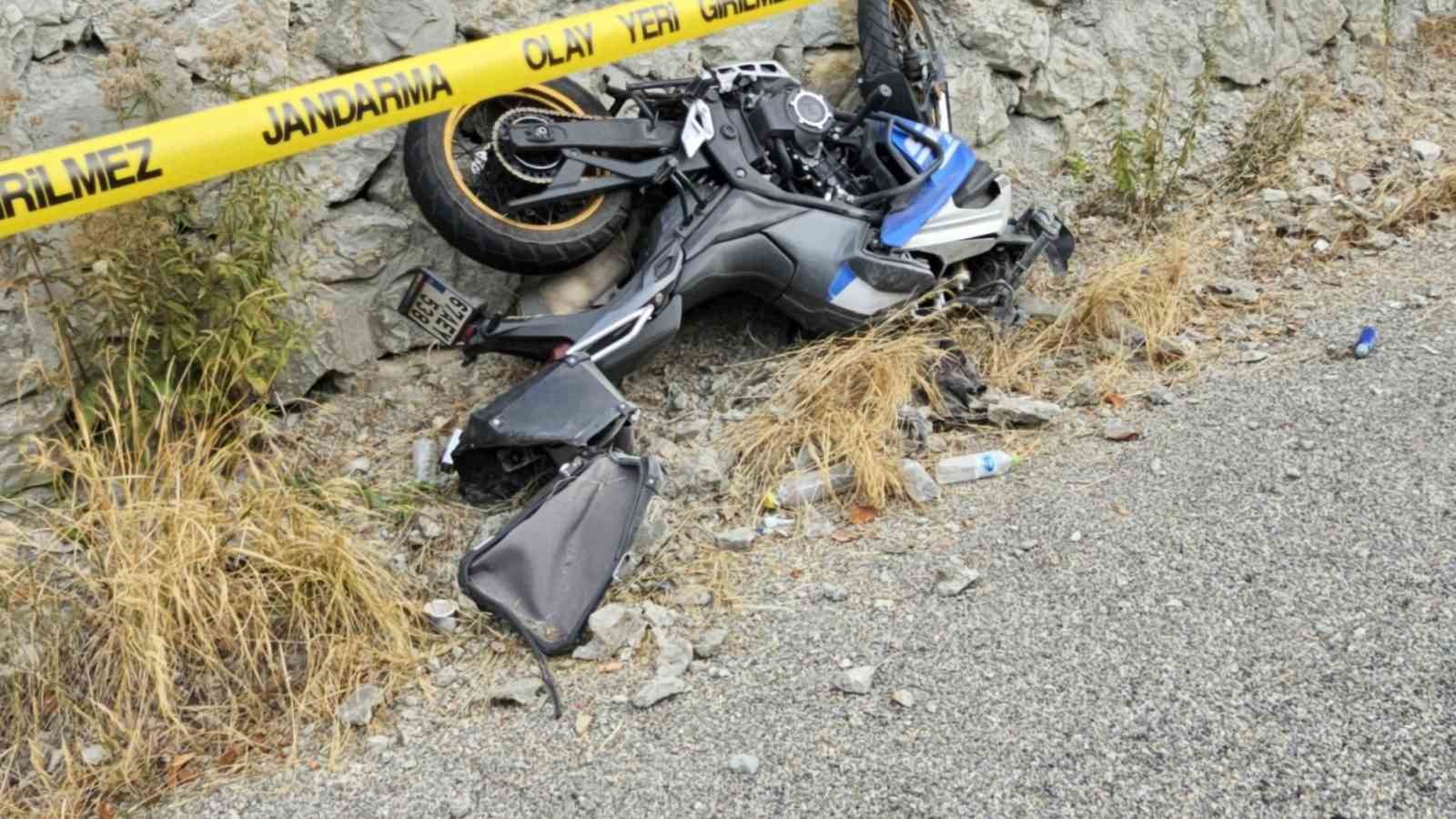 boluda-trafik-kazasi-27-yasindaki-polis-memuru-hayatini-kaybetti