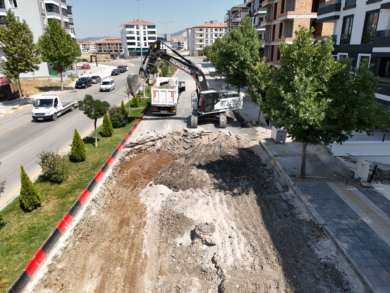corum-belediyesinden-sehir-genelinde-es-zamanli-asfalt-atagi