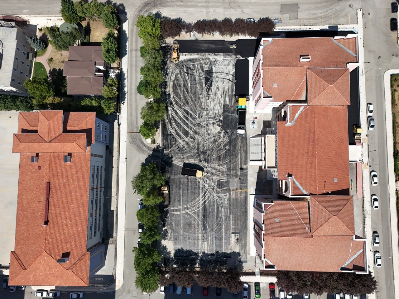 corum-belediyesinden-sehir-genelinde-es-zamanli-asfalt-atagi