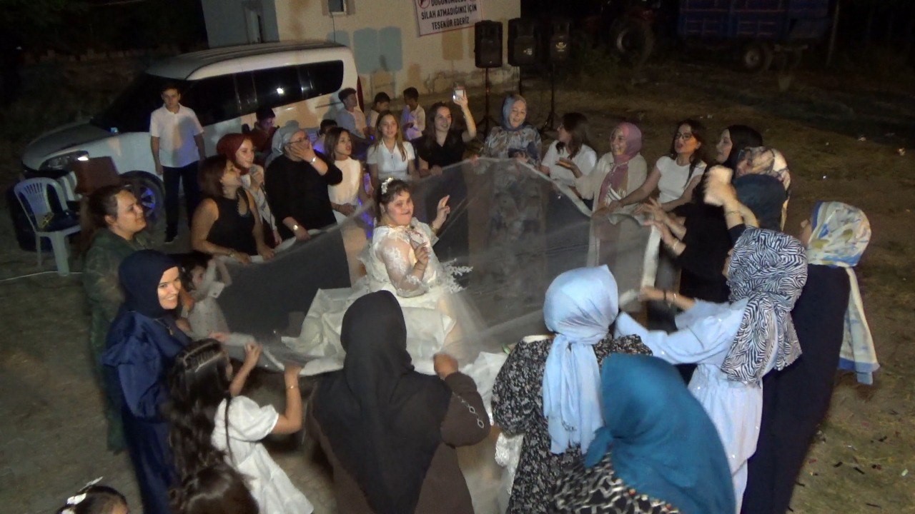 corumda-down-sendromlu-mesudenin-dugun-hayali-gercek-oldu