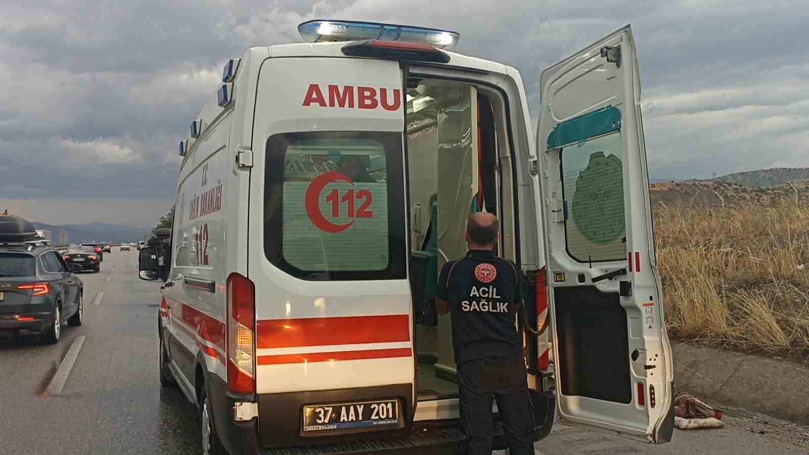 d-100de-hafif-ticari-arac-refuje-carpti-1-olu-4-yarali