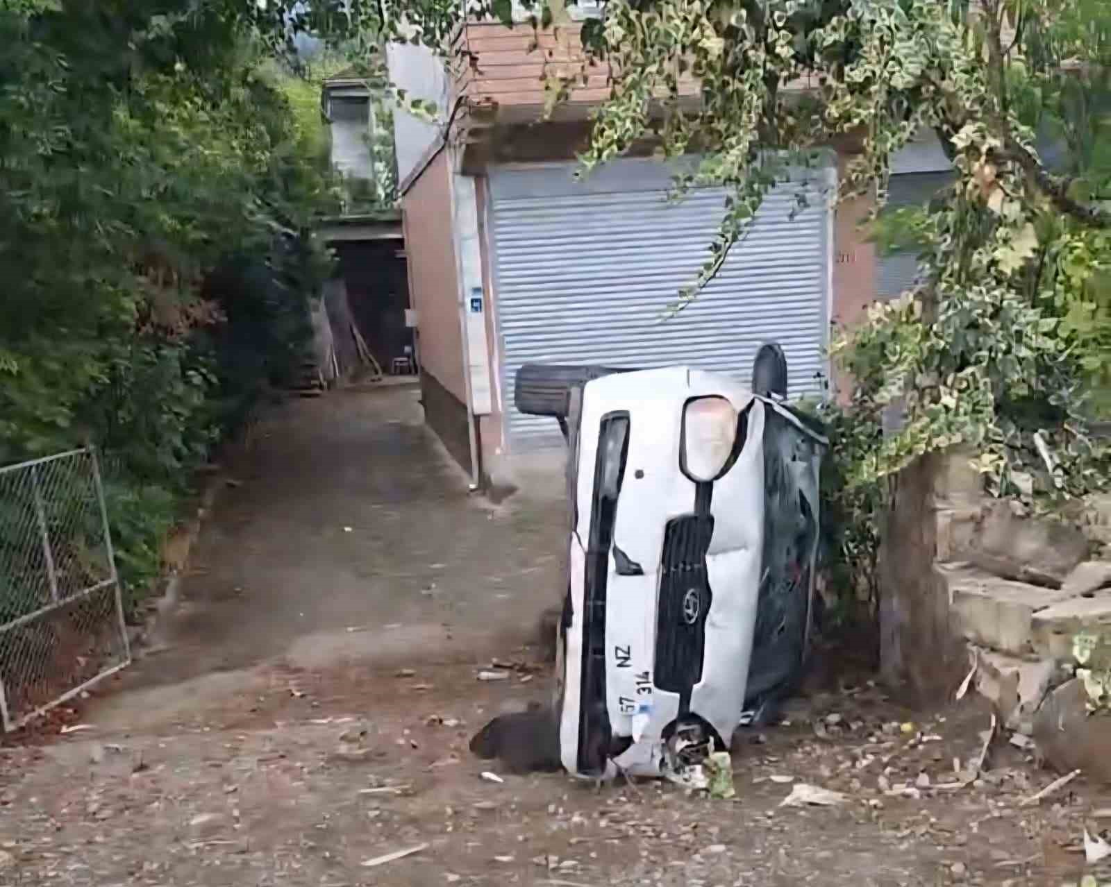 devrekteki-trafik-kazasinda-surucu-yara-almadan-kurtuldu