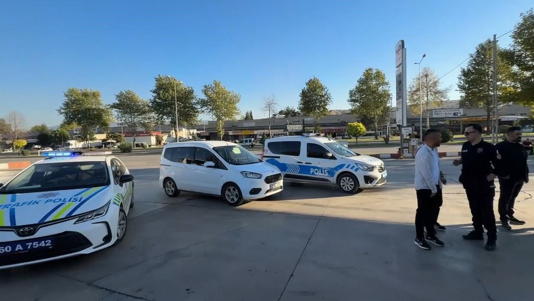 dinlenme-tesisinde-kalp-krizi-geciren-yolcu-hastanede-hayatini-kaybetti