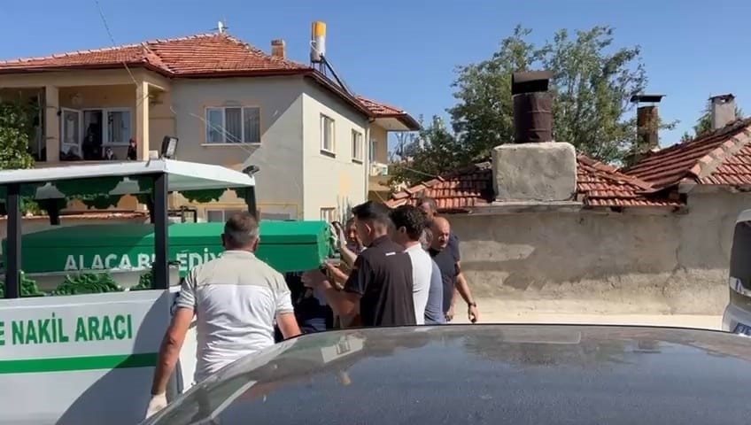 evinin-balkonundan-dusen-adam-hayatini-kaybetti