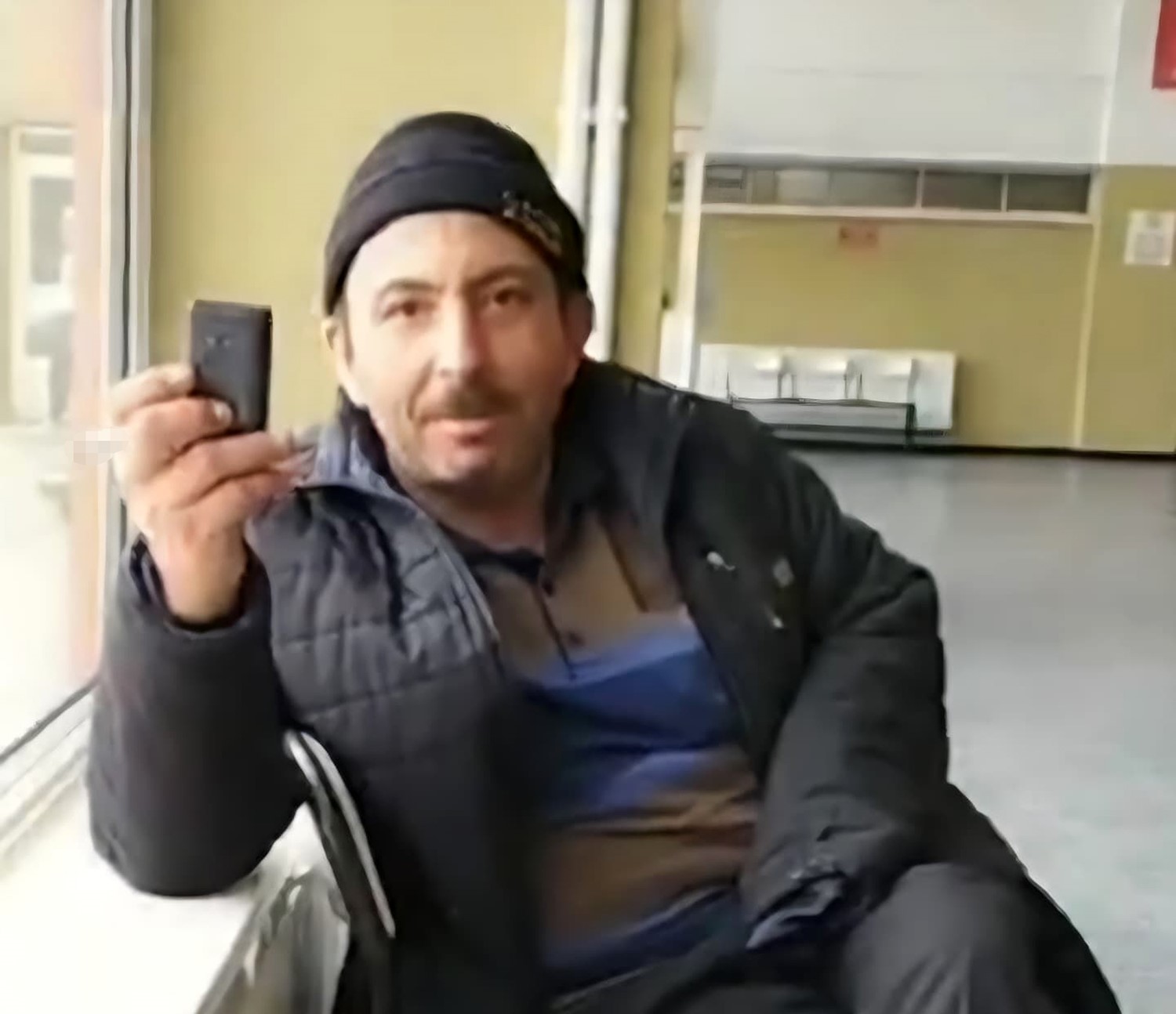 evinin-balkonundan-dusen-adam-hayatini-kaybetti