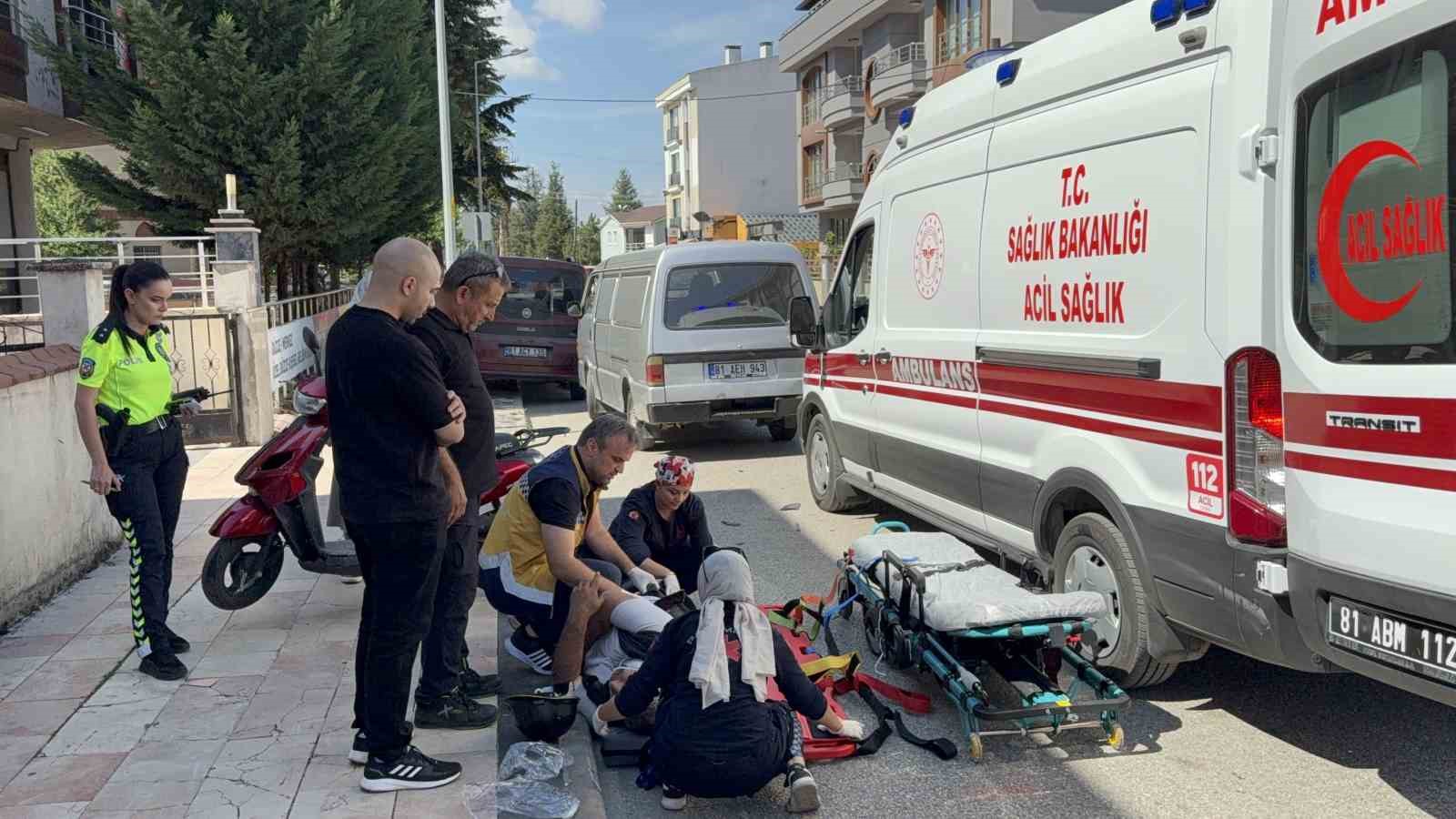 hafif-ticari-arac-ile-carpisan-motosikletin-surucusu-yaralandi