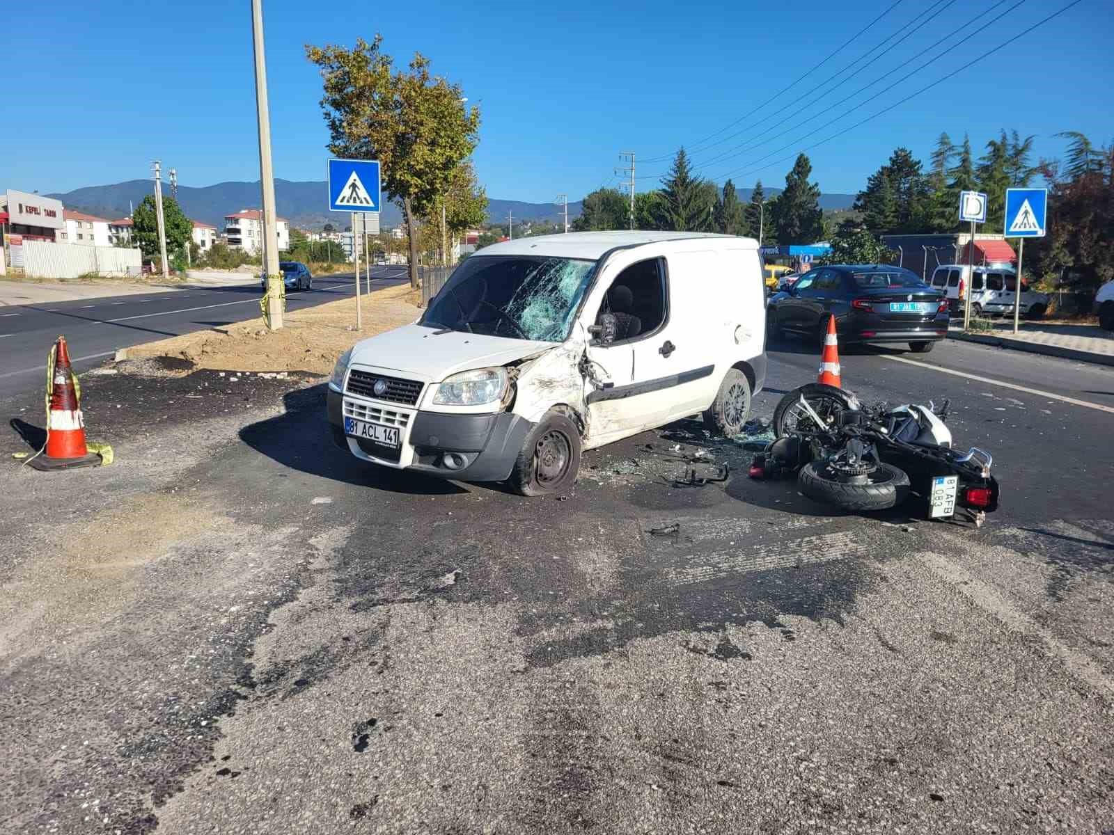 hafif-ticari-arac-ile-motosikletin-karistigi-kazada-1-kisi-agir-yaralandi