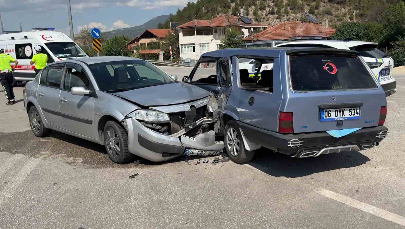 karabukte-otomobiller-carpisti-2si-cocuk-6-yarali