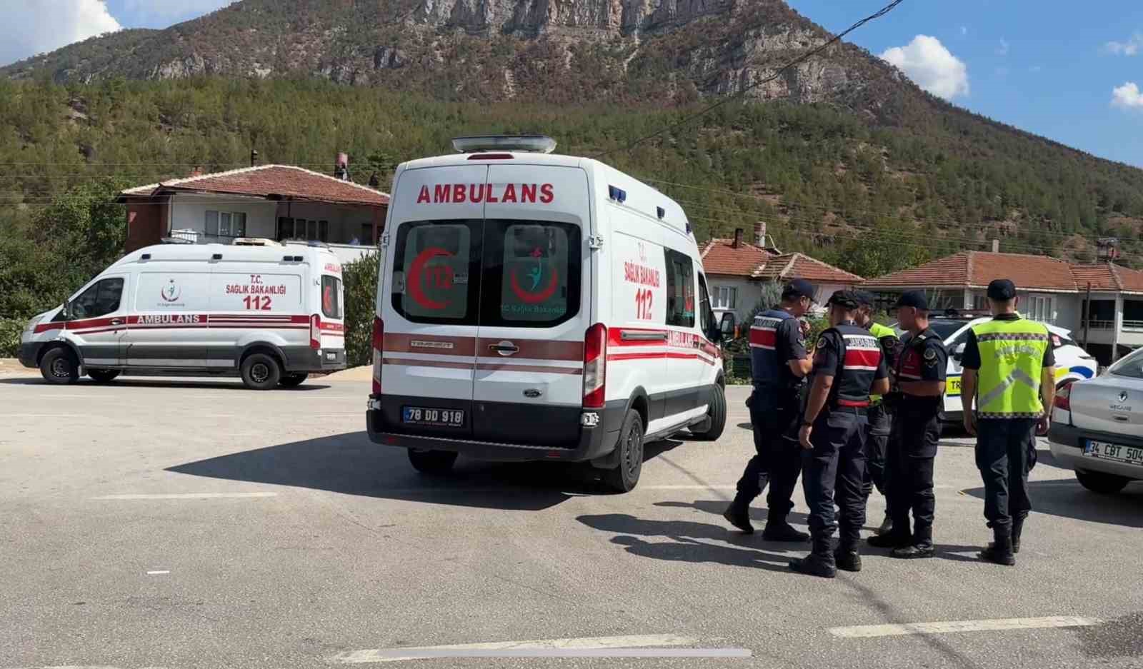 karabukte-otomobiller-carpisti-2si-cocuk-6-yarali