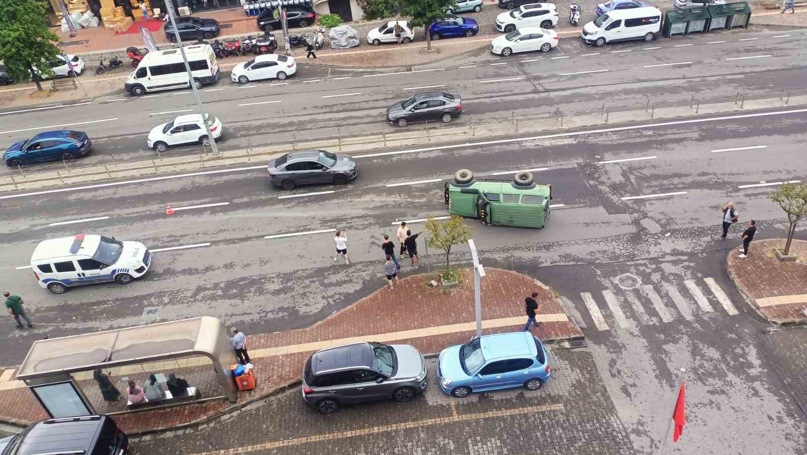 karadeniz-ereglide-kontrolden-cikan-arac-devrildi