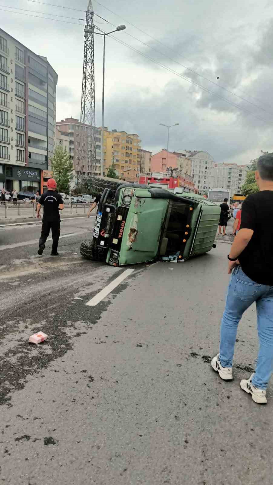 karadeniz-ereglide-kontrolden-cikan-arac-devrildi
