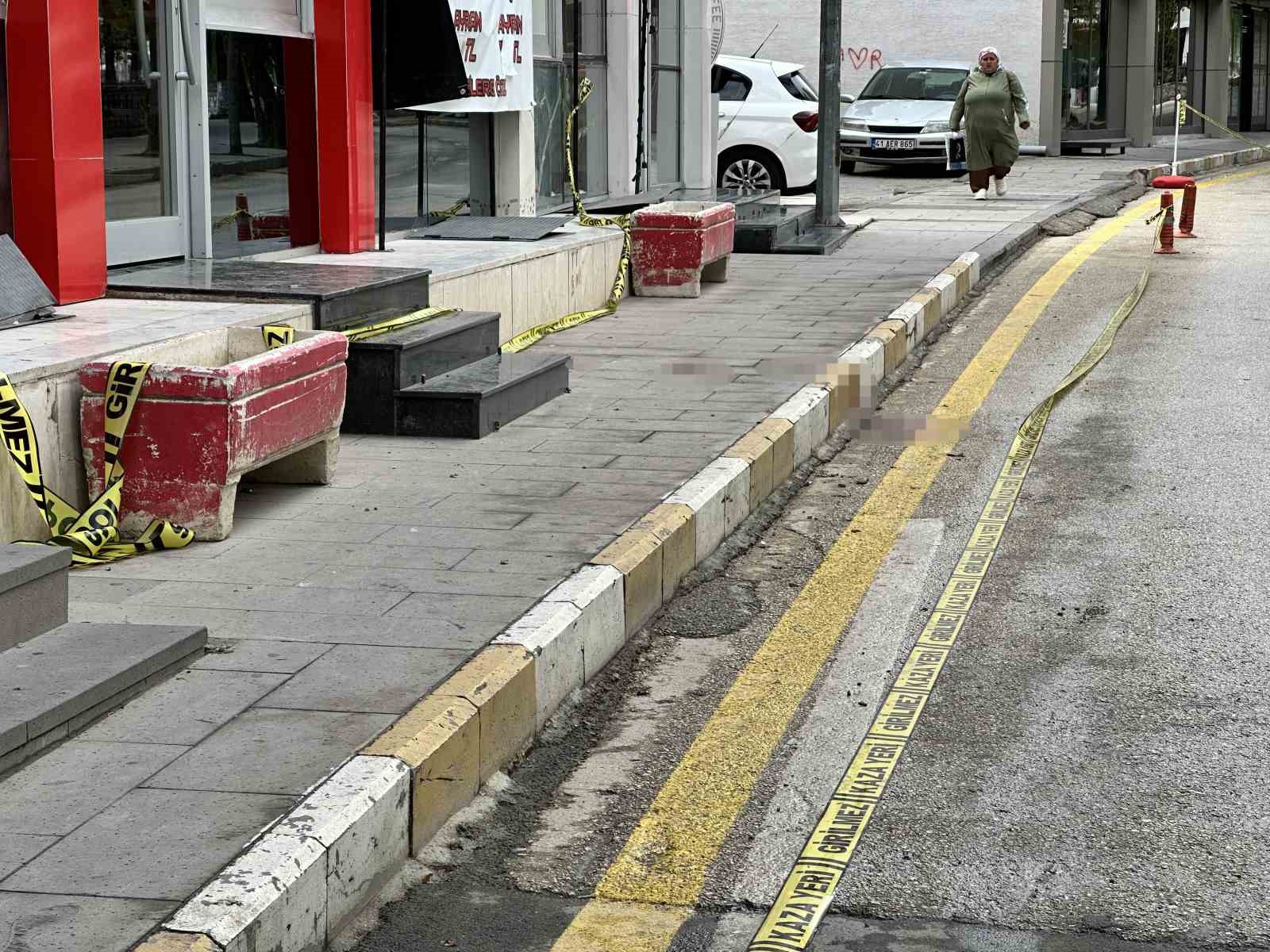 kastamonuda-genc-kadin-otelin-penceresinden-duserek-hayatini-kaybetti
