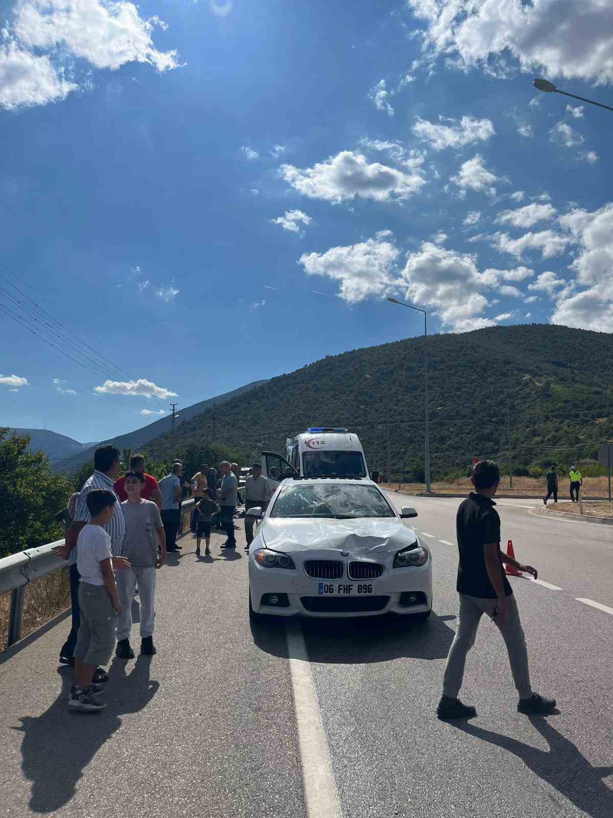 kavsakta-otomobilin-carptigi-yaya-hayatini-kaybetti