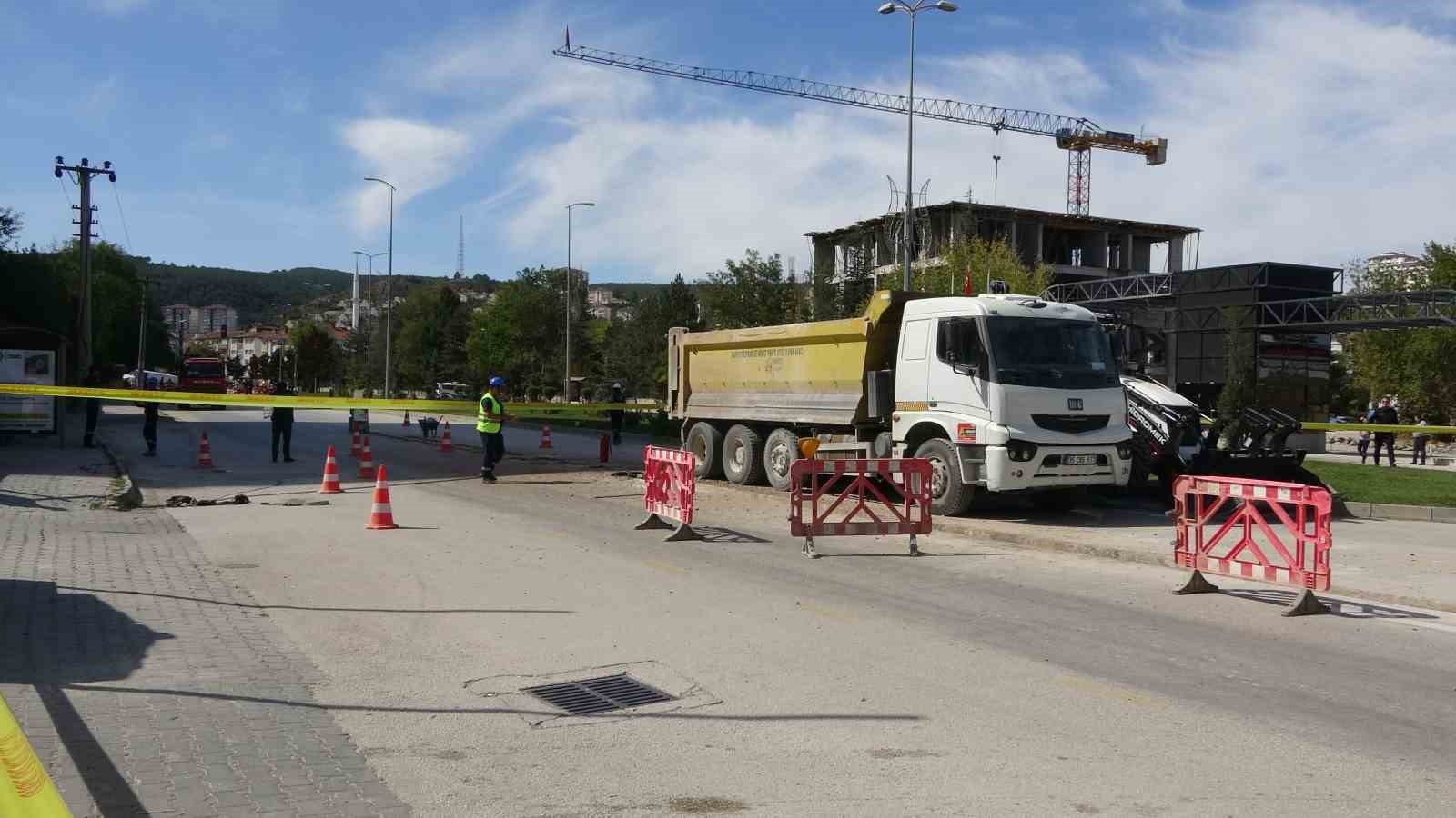 kazi-sirasinda-patlayan-dogalgaz-borusu-buyuk-panige-yol-acti