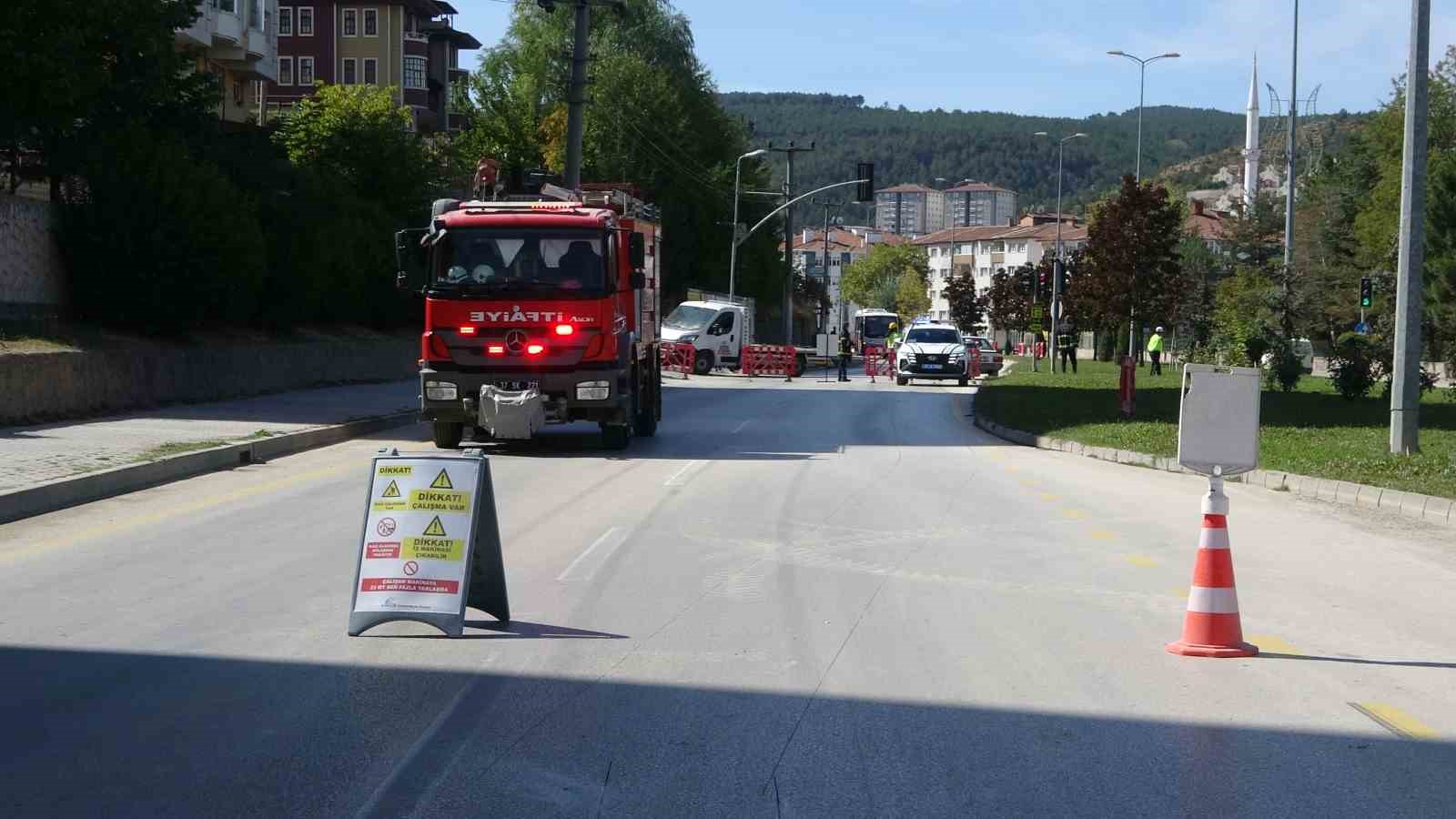 kazi-sirasinda-patlayan-dogalgaz-borusu-buyuk-panige-yol-acti